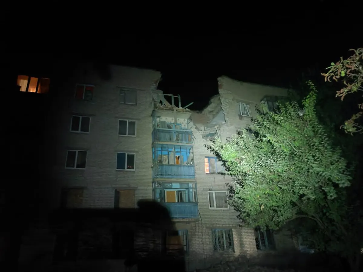 У Слов'янську другий день шукають чоловіка під завалами будинку