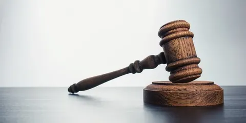 На Буковині чоловік тримав удома автомат АК-74: справа дійшла до суду