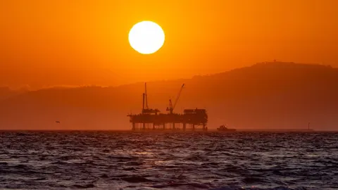 Ізраїль пригрозив Ірану: нафта стрімко дорожчає