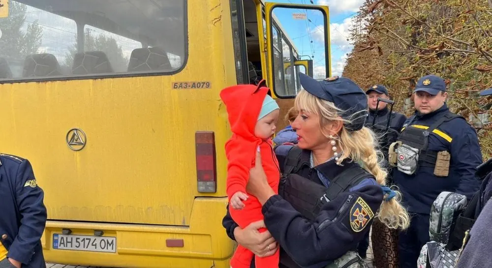 На Донеччині з зони обов'язкової евакуації мають вивезти ще близько 400 дітей