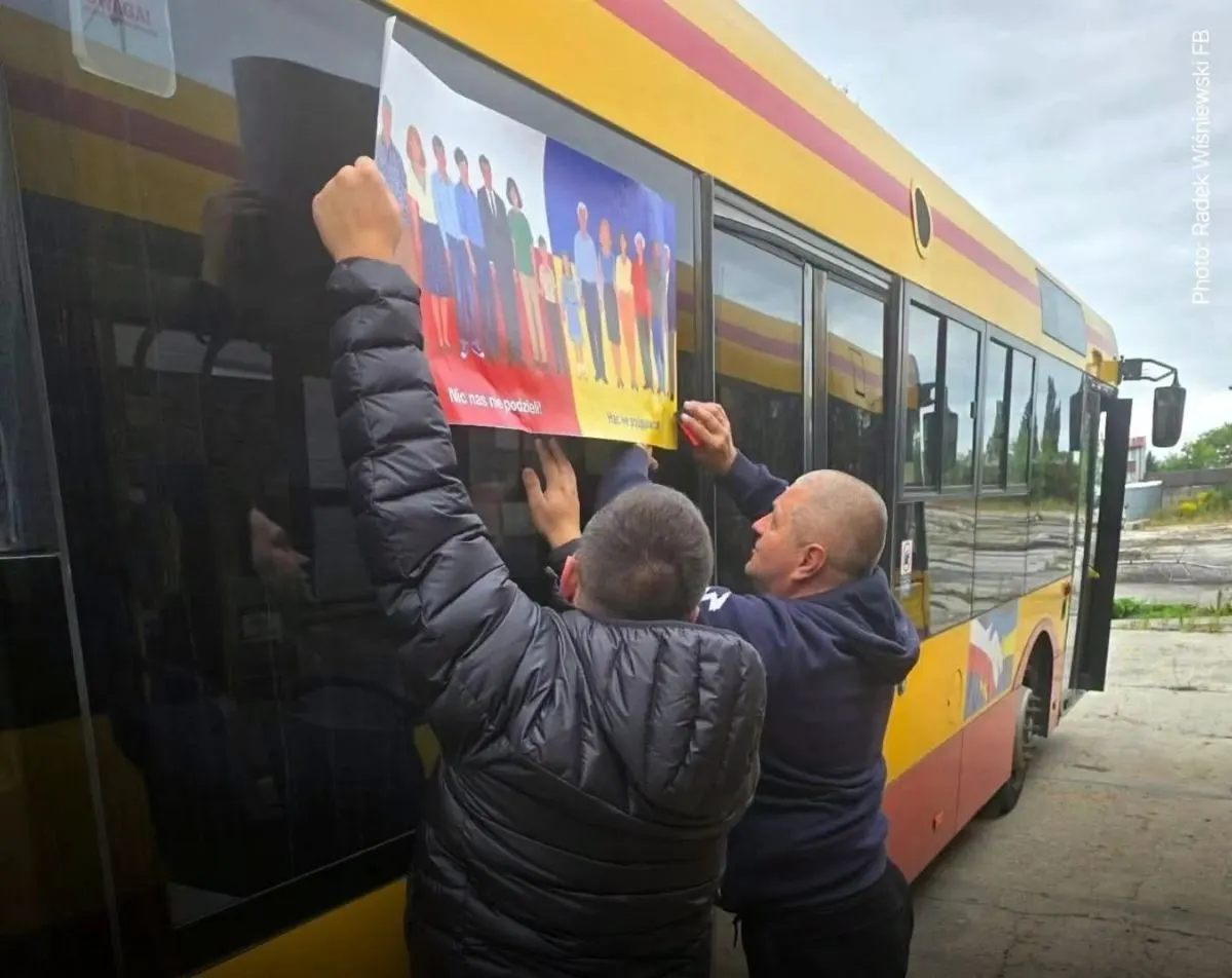 Поляки зібрали гроші та викупили 15 автобусів: перші три вже їдуть до Вінниці