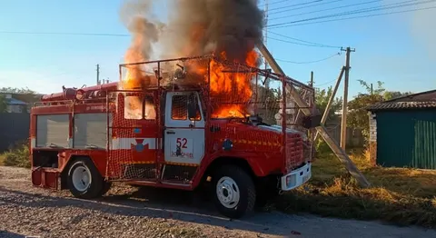 Росіяни вдарили по рятувальниках у Золочеві: пошкоджено техніку