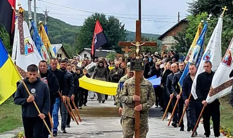 На Тернопільщині попрощалися з 23-річним командиром взводу Назарієм Федиком