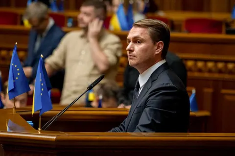 Генпрокурор підписав підозру Кривоносу — і, за даними Стерненка, виїхав з України