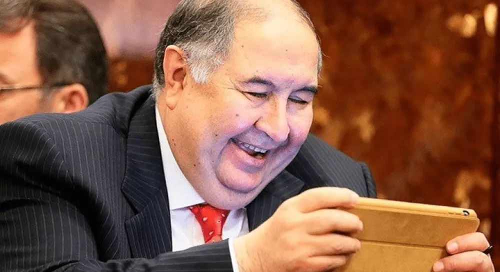 Естонія вимагає від Франції пояснити зняття санкцій з Усманова