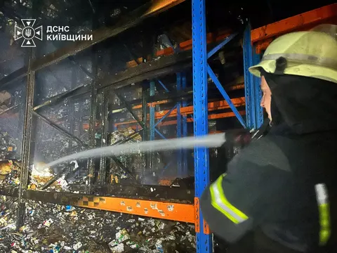 Росія двічі за два дні вдарила по фармскладу Universal Logistic під Києвом