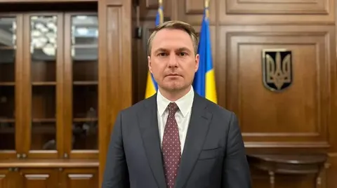Кравченко підписав підозру Кривоносу й оголосив про виїзд за кордон