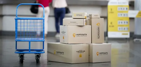 Укрпошта змінює правила: посилки — поза чергою, щоб встигнути до тривоги
