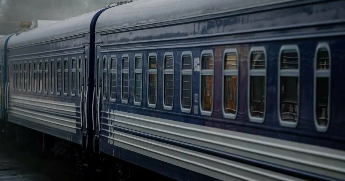 Потяги через Дніпро масово вибились із графіка: найбільше запізнення — понад 14 годин