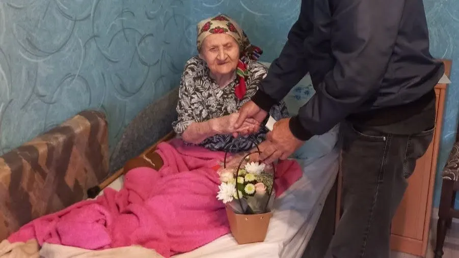 101 рік у селі Верба: волинянку Віру Степанюк привітав сільський голова
