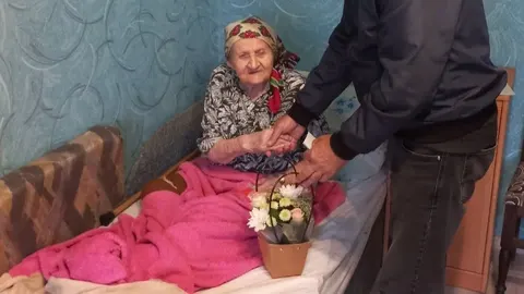 101 рік у селі Верба: волинянку Віру Степанюк привітав сільський голова