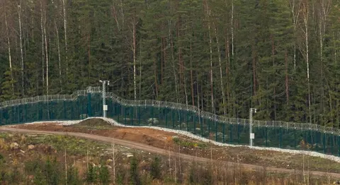 Фінляндія завершила будівництво паркану на кордоні з РФ