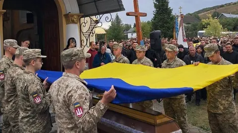 На Тернопільщині поховали 23-річного воїна Назарія Федика