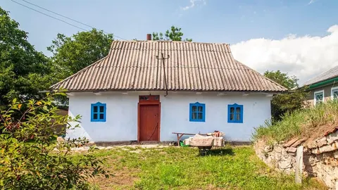 Понад 100 років на Дністрі: на Хмельниччині знайшли автентичну хату