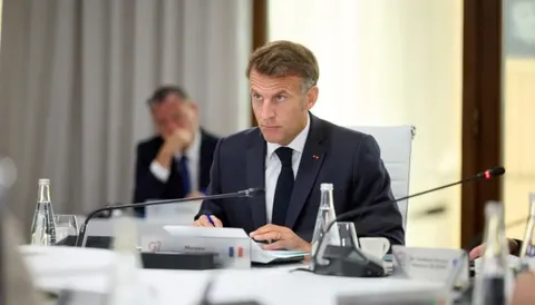 Макрон про атаки РФ: нас не залякати, відповідь буде