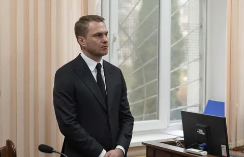 Подоляк про Кравченка: залишиться за кордоном і гратиме на публіку
