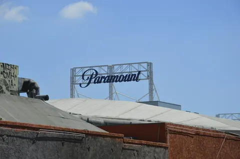 Під загрозою угода на $110 млрд: Paramount вимагає заставу від 12 штатів
