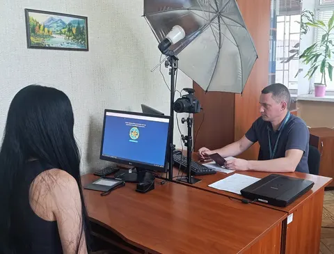 У Смілі громадянку Литви змусили залишити Україну через прострочені документи