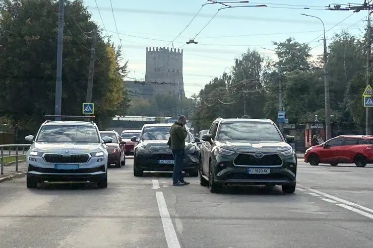 У Луцьку на Ковельській не поділили дорогу «тесла» і «тойота»