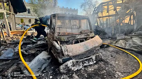 Удар по ТРЦ у Павлограді: троє загиблих, 34 поранених