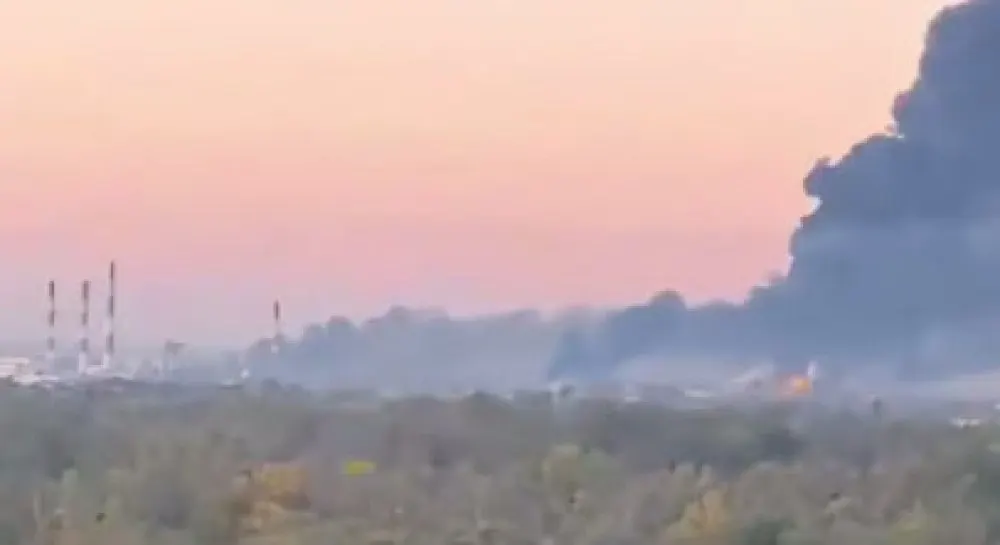 ЗСУ вдарили по НПЗ в Уфі та Самарі: на обох заводах спалахнули пожежі