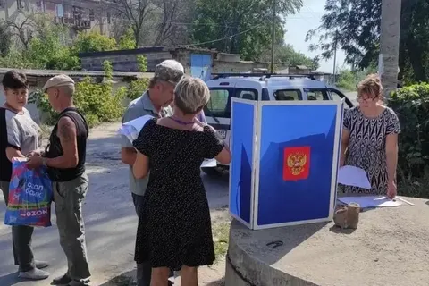 Псевдовибори в окупації: бюлетені біля під'їздів і питання «а за кого ми?»