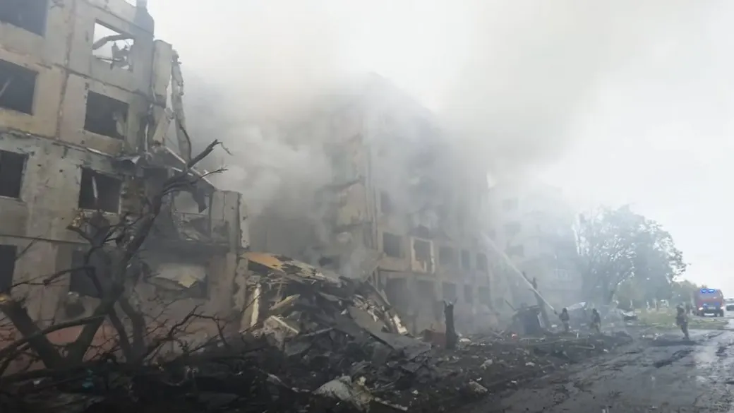 Три авіаудари по Олександрівці: під завалами опинилися працівники "Проліски"