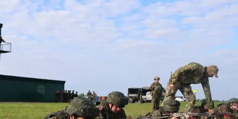 Лукашенко раптово перевіряє армію через візит голови ЦРУ в Москву