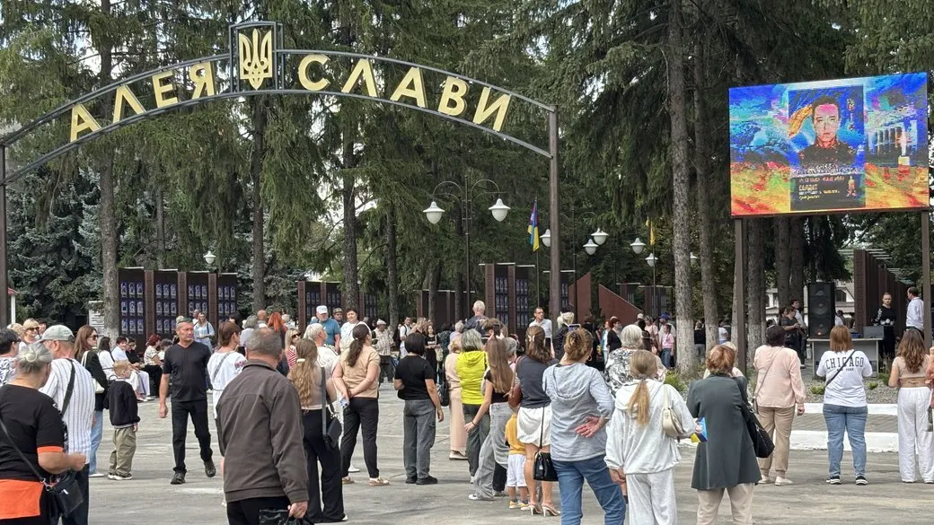 У Первомайську на День міста відкрили Алею Слави: 281 світлина загиблих захисників