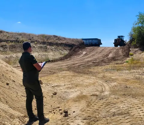 Оштрафували за пісок: на Миколаївщині чоловік незаконно копав надра