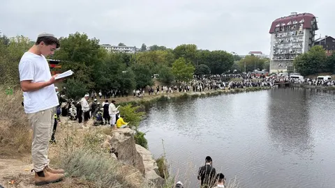 Умань попрощалася з хасидами: гріхи віддали воді, а місто отримає рекордний збір