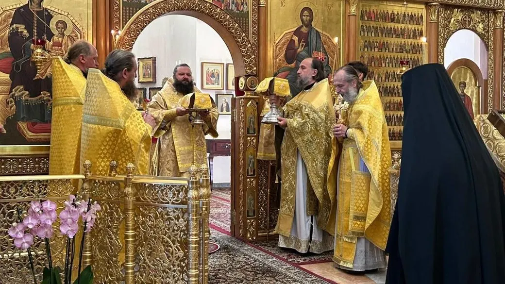 Спільна літургія митрополита Пимена в Єрусалимі: єпархія каже про молитву за Україну, релігієзнавиця — про єдність з РПЦ