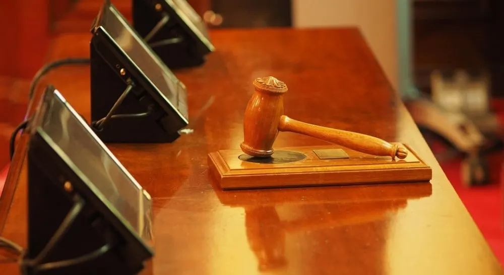 Суд відправив експосадовця МЗС у СІЗО через розкрадання допомоги