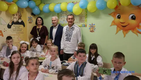Посол Франції відкрив у Харкові оновлене шкільне укриття