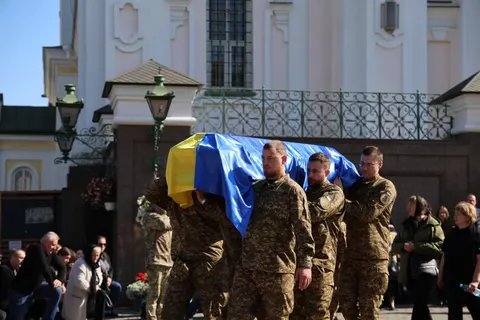 «Він був для життя»: у Луцьку попрощалися з 34-річним воїном Станіславом Ходаковським