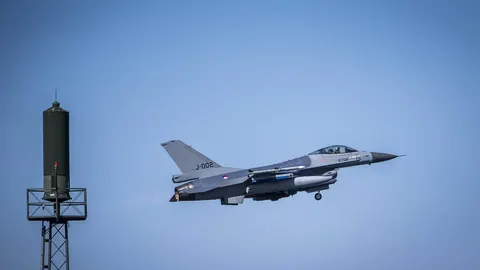 У Німеччині впав винищувач F-16: пілот катапультувався, одна людина поранена