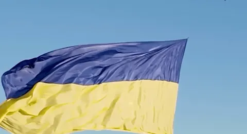 Над Чорним морем прикордонники підняли велетенський прапор України