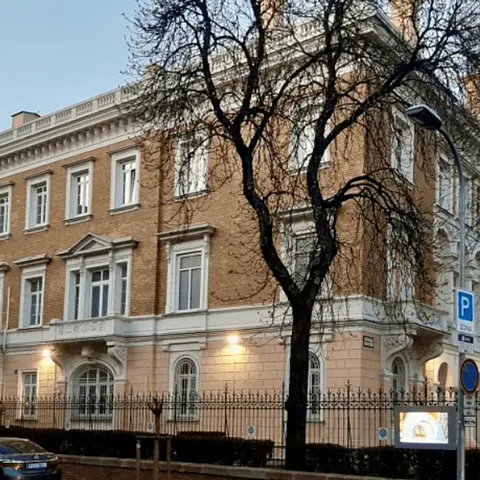Угорщина висилає 10 російських дипломатів через «неприйнятну» діяльність